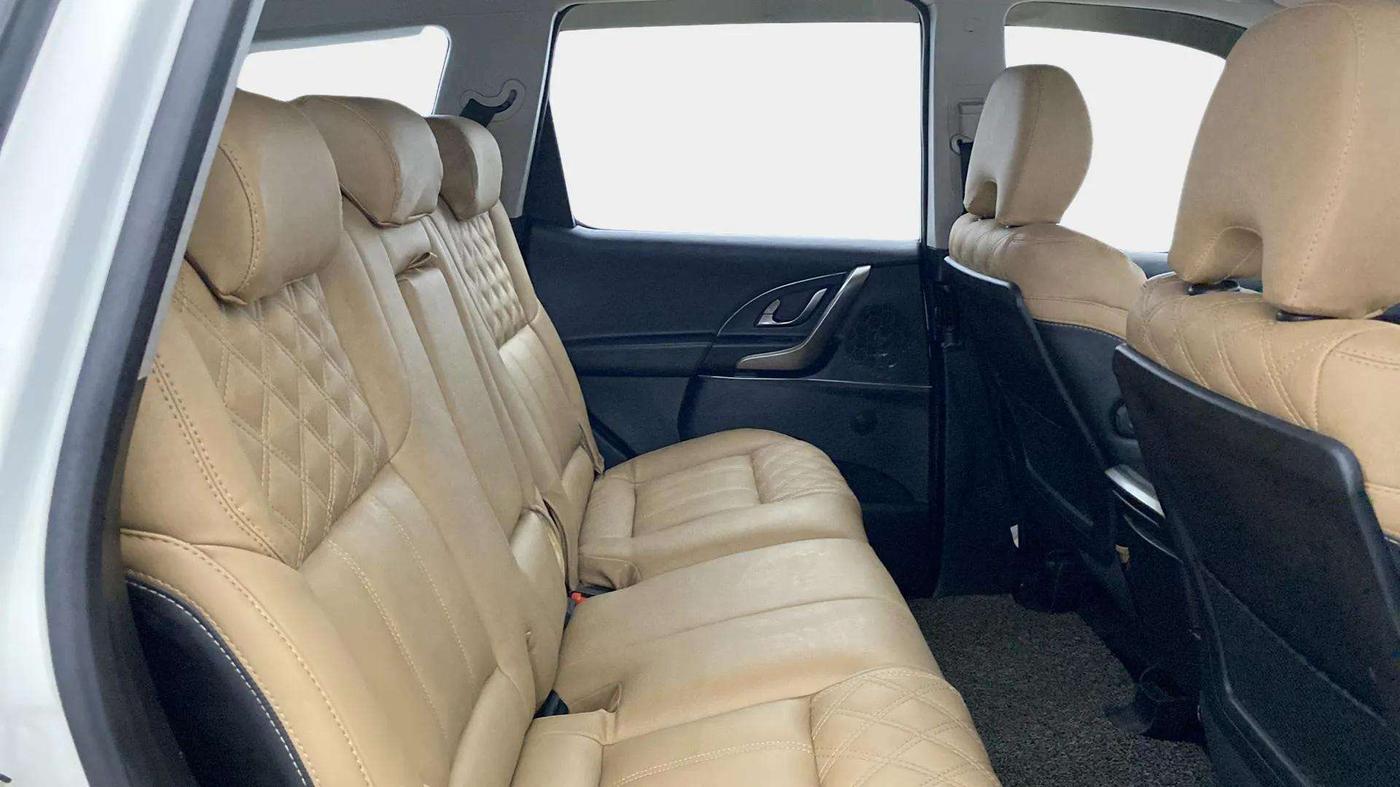 2019 Mahindra XUV500 W9 AT, Diesel, Automatic, 67,770 km, Right Side Rear Door Cabin