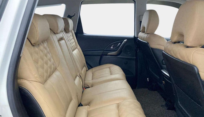 2019 Mahindra XUV500 W9 AT, Diesel, Automatic, 67,770 km, Right Side Rear Door Cabin