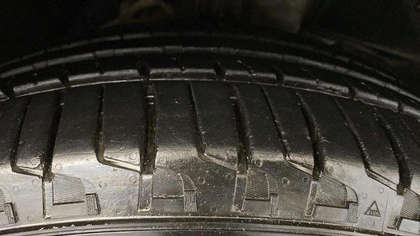 2019 Mahindra XUV500 W9 AT, Diesel, Automatic, 67,770 km, Right Front Tyre Tread