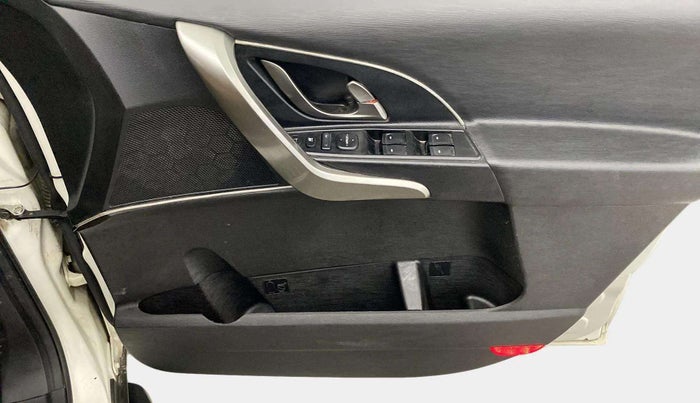 2019 Mahindra XUV500 W9 AT, Diesel, Automatic, 67,770 km, Driver Side Door Panels Control