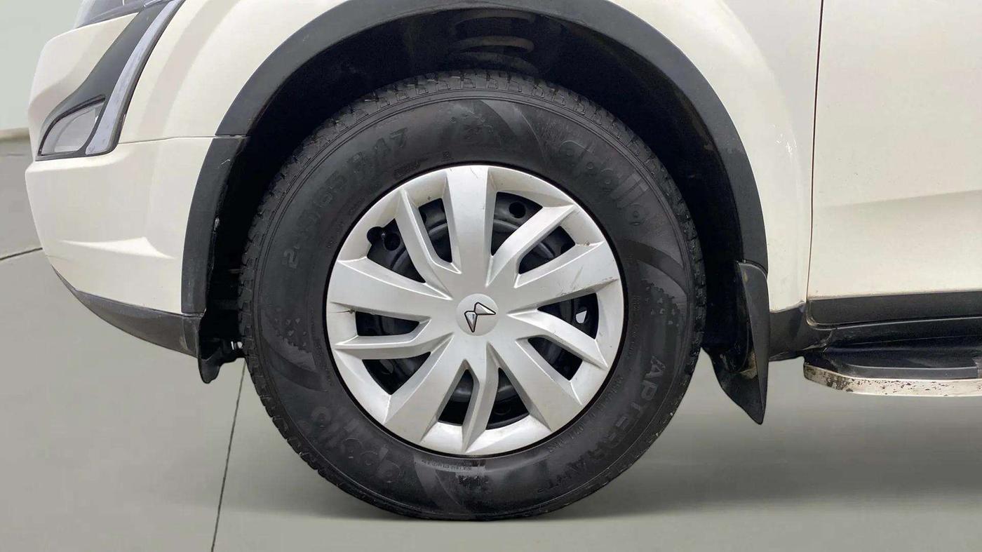 2019 Mahindra XUV500 W9 AT, Diesel, Automatic, 67,770 km, Left Front Wheel