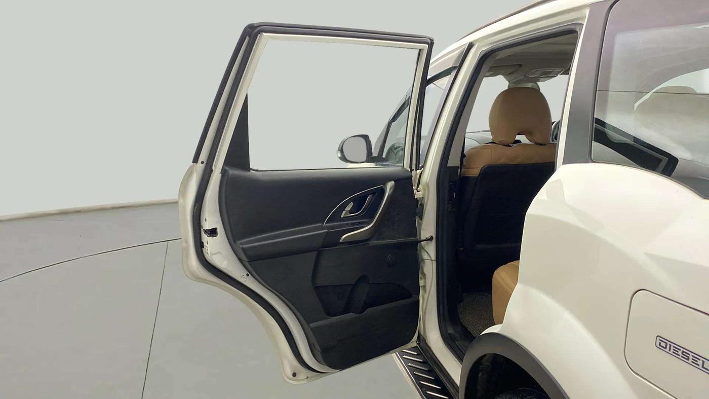 2019 Mahindra XUV500 W9 AT, Diesel, Automatic, 67,770 km, LHS Rear Door