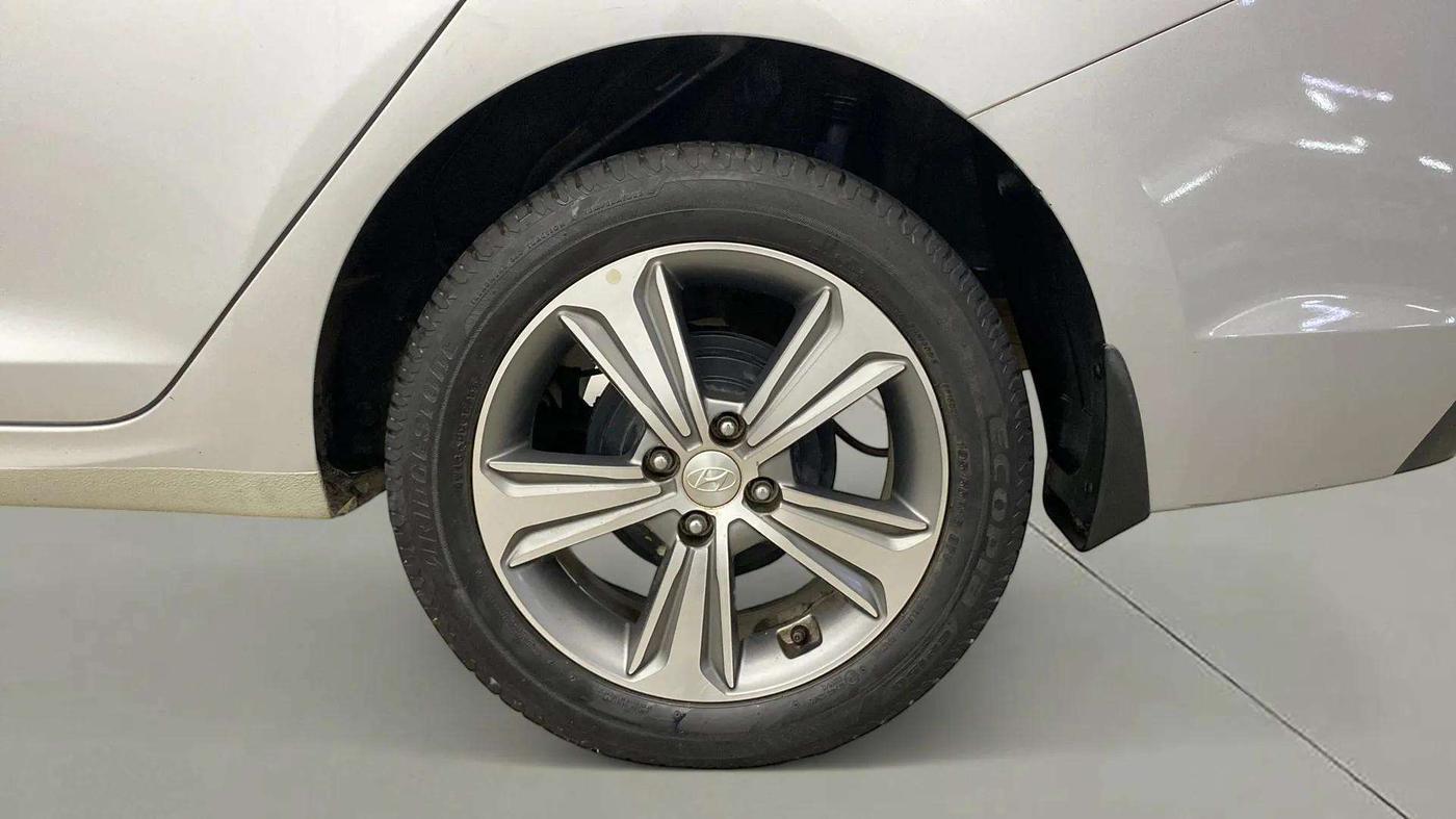 2018 Hyundai Verna 1.6 VTVT SX, Petrol, Manual, 48,869 km, Left Rear Wheel