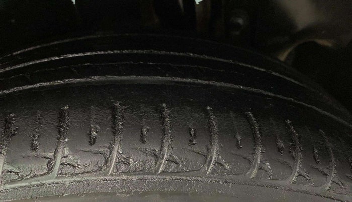 2016 Maruti Ertiga VXI, Petrol, Manual, 74,280 km, Left Rear Tyre Tread