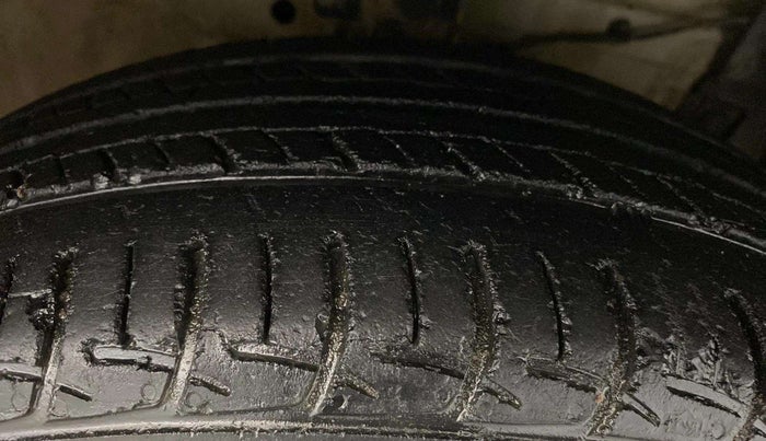 2016 Maruti Ertiga VXI, Petrol, Manual, 74,280 km, Right Front Tyre Tread