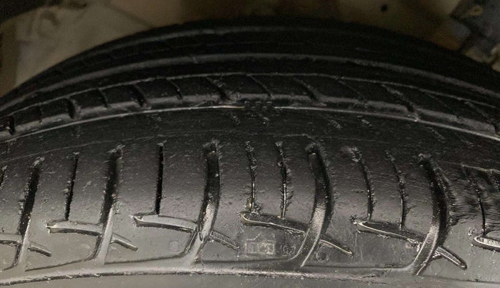 2016 Maruti Ertiga VXI, Petrol, Manual, 74,280 km, Left Front Tyre Tread