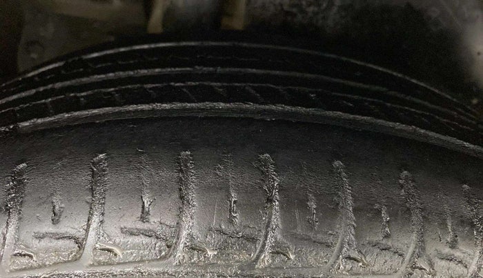 2016 Maruti Ertiga VXI, Petrol, Manual, 74,280 km, Right Rear Tyre Tread