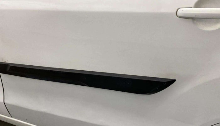 2016 Maruti Ertiga VXI, Petrol, Manual, 74,280 km, Rear left door - Minor scratches