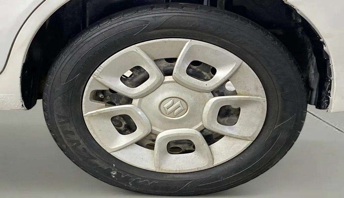2016 Maruti Ertiga VXI, Petrol, Manual, 74,280 km, Left rear tyre - Tyre wear