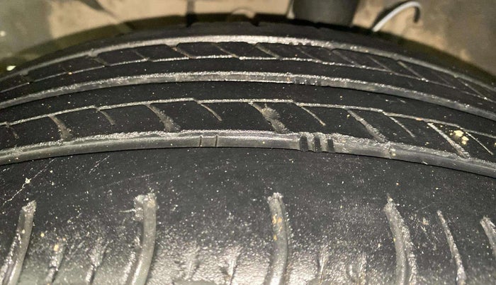 2020 Hyundai Elite i20 SPORTZ PLUS 1.2, Petrol, Manual, 50,413 km, Left Front Tyre Tread