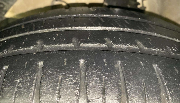 2020 Hyundai Grand i10 SPORTZ 1.2 KAPPA VTVT, Petrol, Manual, 30,765 km, Left Front Tyre Tread