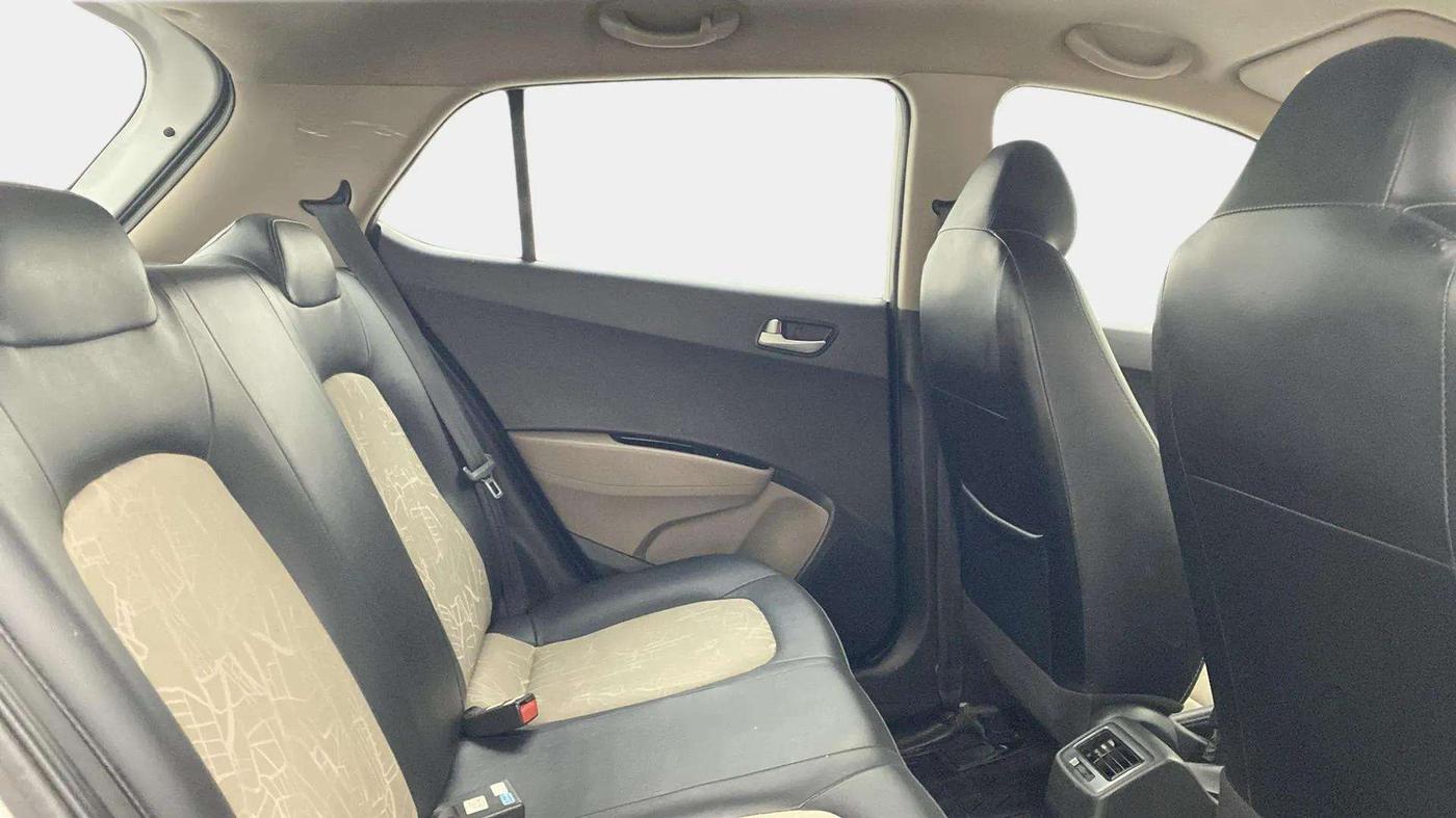 2020 Hyundai Grand i10 SPORTZ 1.2 KAPPA VTVT, Petrol, Manual, 30,765 km, Right Side Rear Door Cabin