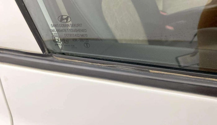 2020 Hyundai Grand i10 SPORTZ 1.2 KAPPA VTVT, Petrol, Manual, 30,765 km, Driver-side door - Weather strip has minor damage