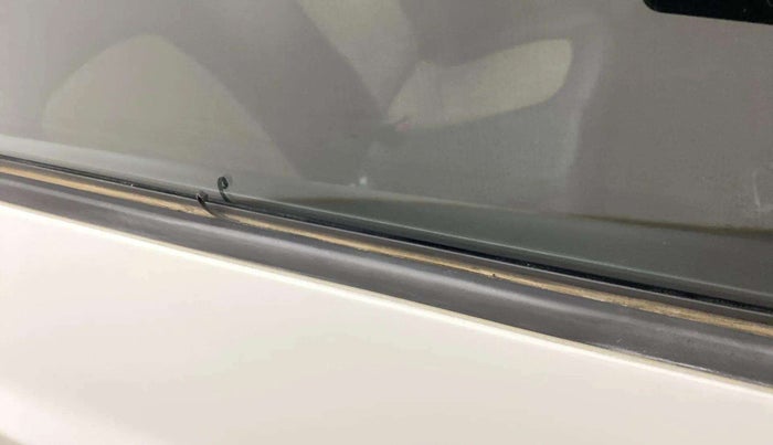 2020 Hyundai Grand i10 SPORTZ 1.2 KAPPA VTVT, Petrol, Manual, 30,765 km, Right rear door - Weather strip has minor damage