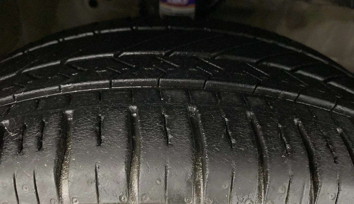 2015 Honda Amaze 1.2L I-VTEC S, Petrol, Manual, 69,089 km, Right Front Tyre Tread