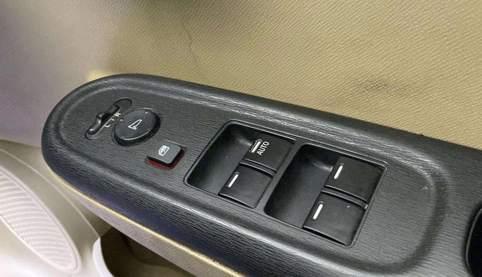 2015 Honda Amaze 1.2L I-VTEC S, Petrol, Manual, 69,089 km, Right front window switch / handle - Master window function not working