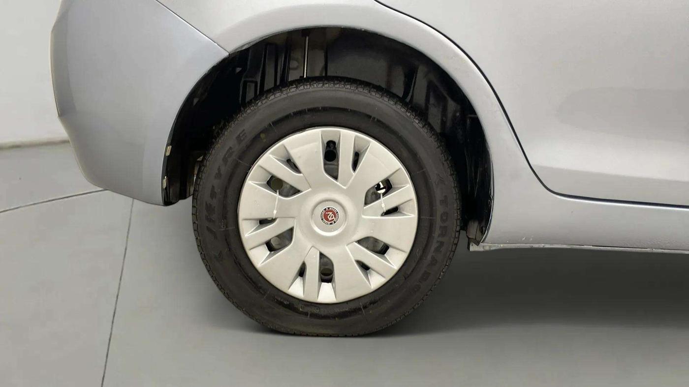 2013 Maruti Swift Dzire VXI, Petrol, Manual, 62,207 km, Right Rear Wheel