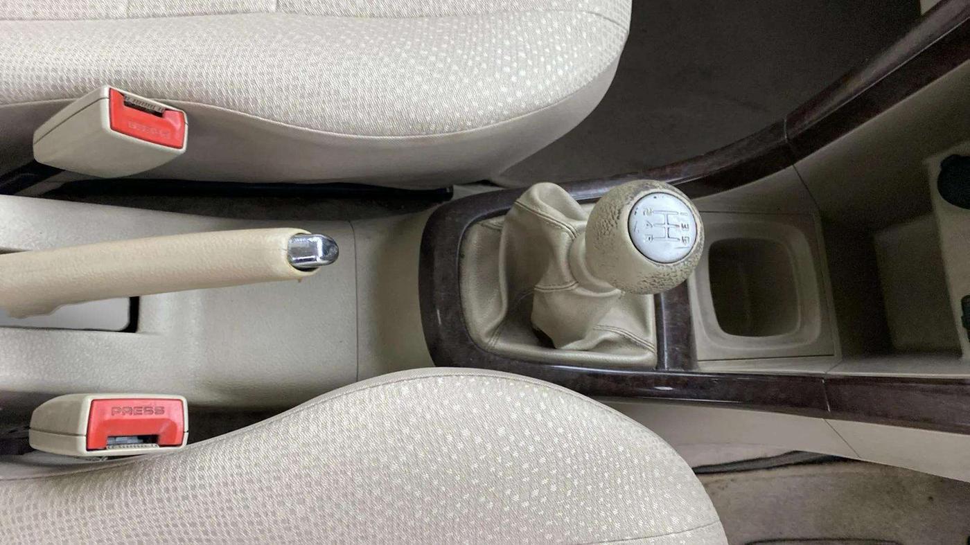 2013 Maruti Swift Dzire VXI, Petrol, Manual, 62,207 km, Gear Lever
