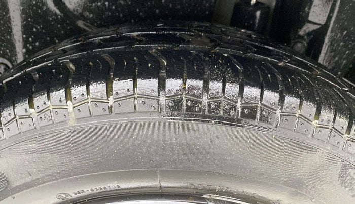 2013 Maruti Swift Dzire VXI, Petrol, Manual, 61,944 km, Left Rear Tyre Tread