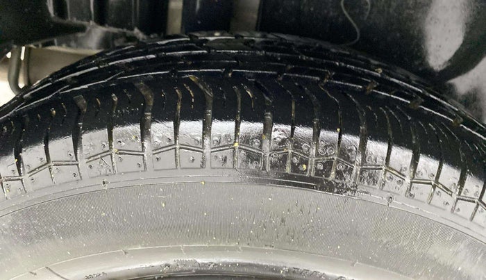 2013 Maruti Swift Dzire VXI, Petrol, Manual, 61,944 km, Right Rear Tyre Tread