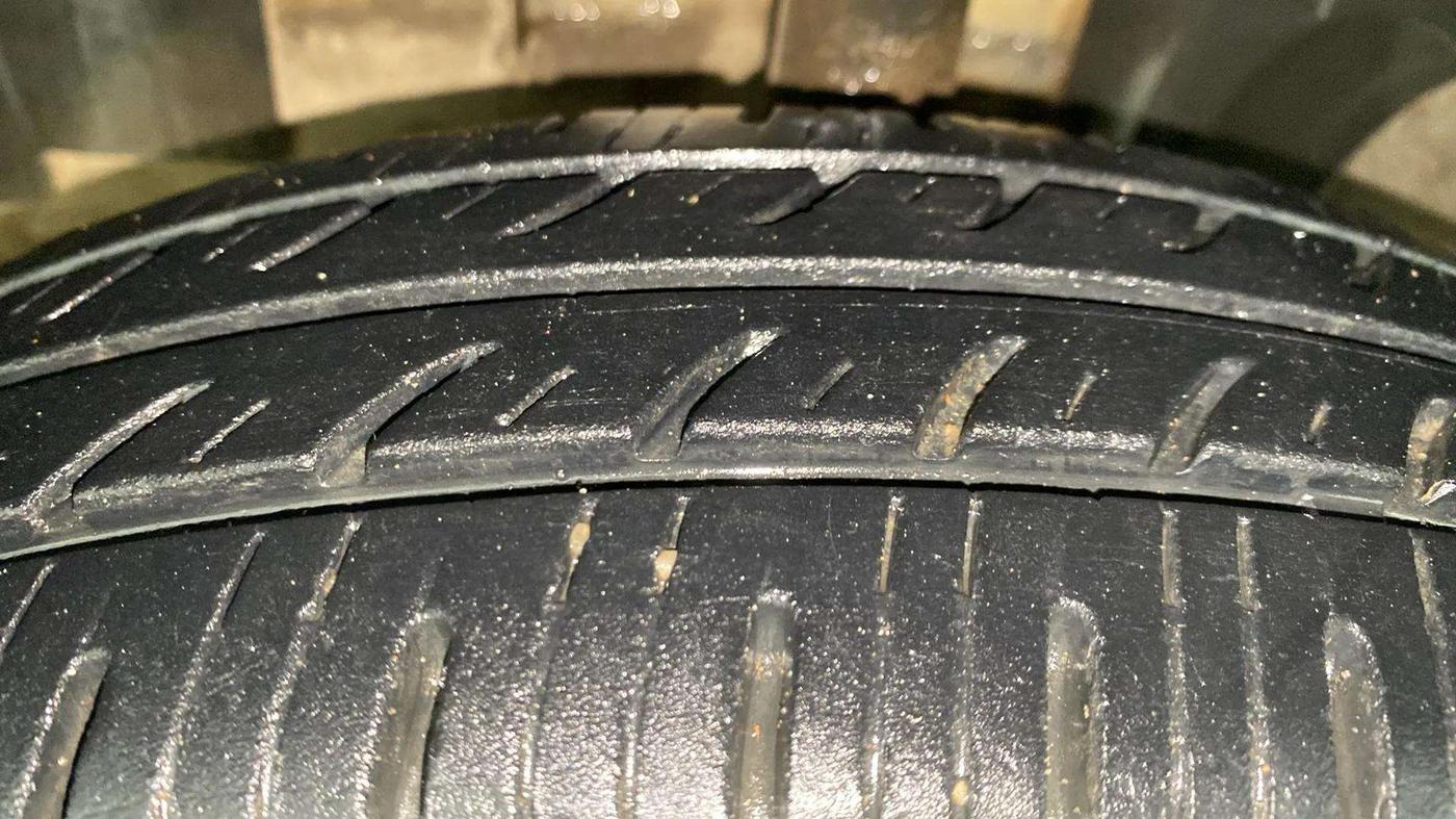 2016 Renault Kwid RXL, Petrol, Manual, 89,998 km, Left Front Tyre Tread