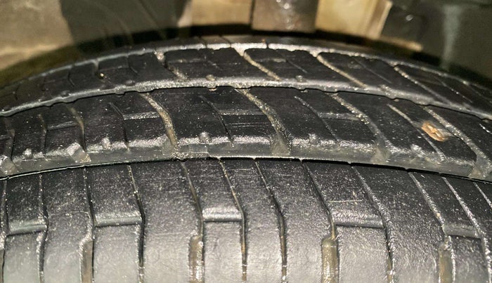 2016 Renault Kwid RXL, Petrol, Manual, 89,778 km, Right Front Tyre Tread
