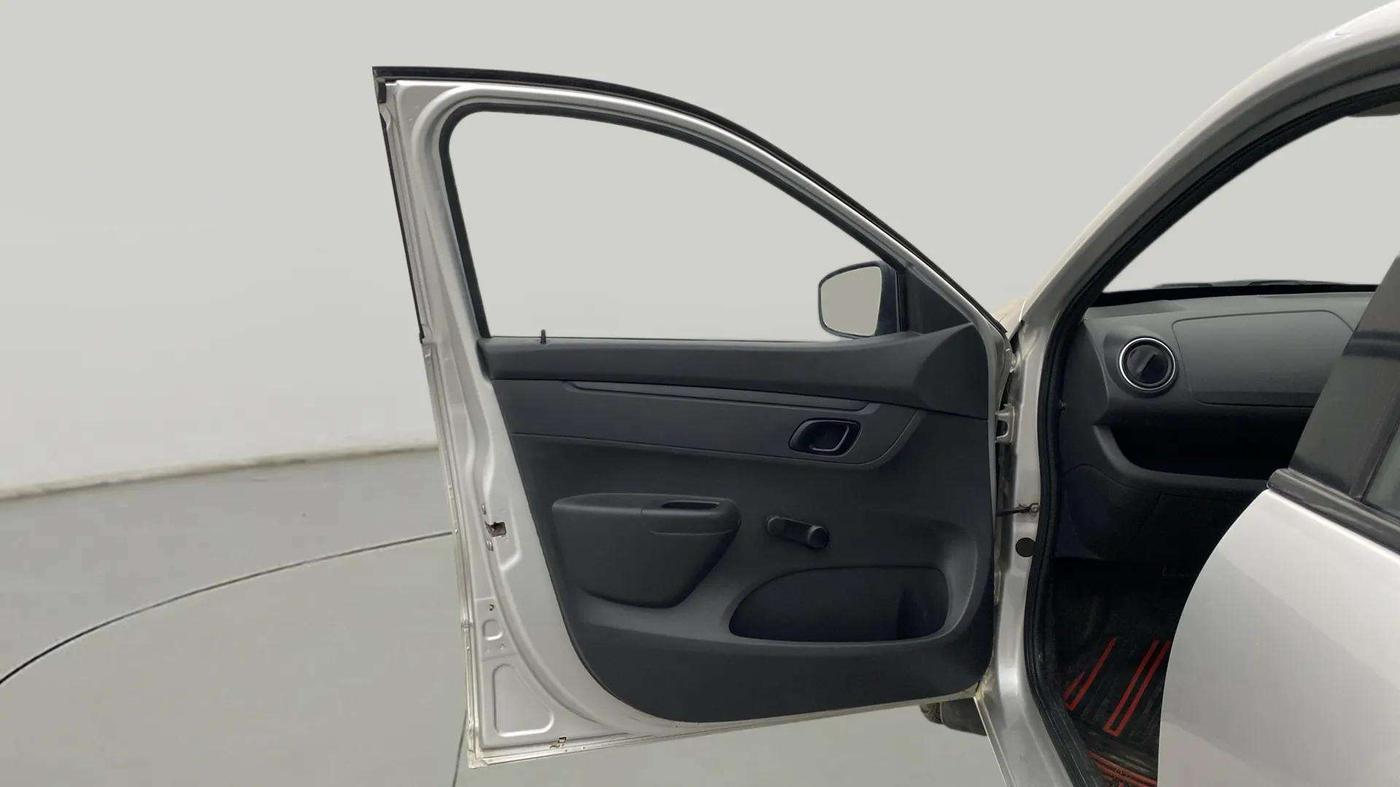 2016 Renault Kwid RXL, Petrol, Manual, 89,998 km, LHS Front Door