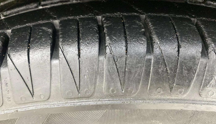 2020 KIA SONET HTK PLUS 1.2, Petrol, Manual, 40,064 km, Right Front Tyre Tread