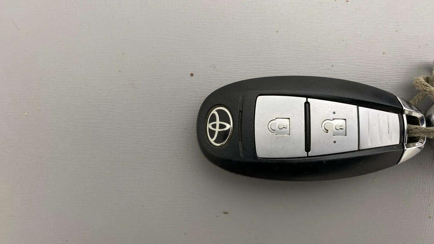 2020 Toyota URBAN CRUISER PREMIUM GRADE MT DUAL TONE, Petrol, Manual, 33,144 km, Key Close Up