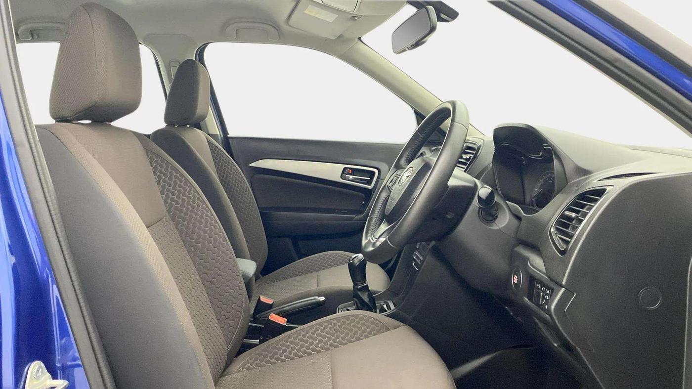 2020 Toyota URBAN CRUISER PREMIUM GRADE MT DUAL TONE, Petrol, Manual, 33,144 km, Right Side Front Door Cabin