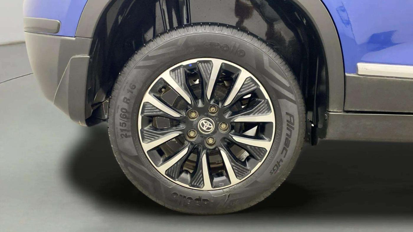 2020 Toyota URBAN CRUISER PREMIUM GRADE MT DUAL TONE, Petrol, Manual, 33,144 km, Right Rear Wheel