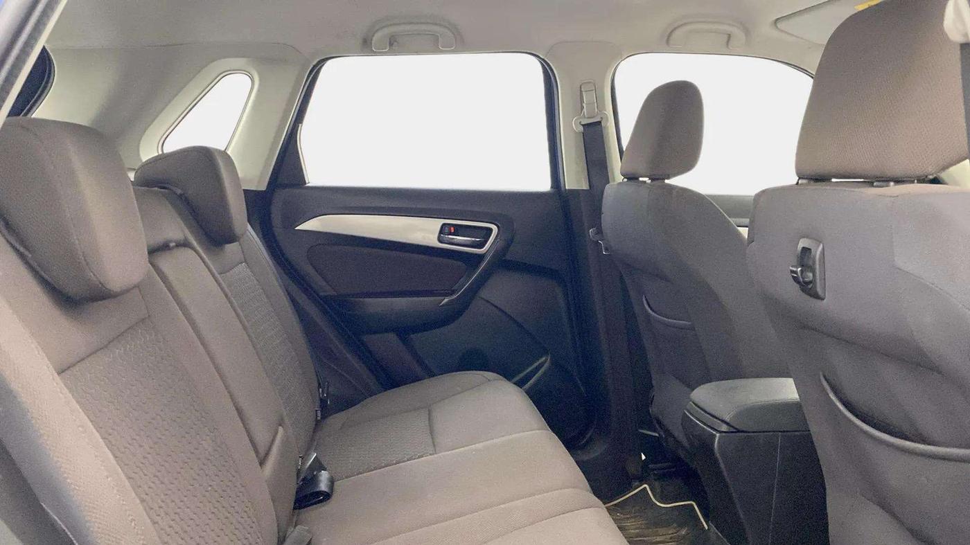 2020 Toyota URBAN CRUISER PREMIUM GRADE MT DUAL TONE, Petrol, Manual, 33,144 km, Right Side Rear Door Cabin