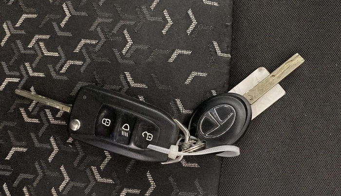 2022 Tata Tiago XT CNG, CNG, Manual, 39,380 km, Key Close Up