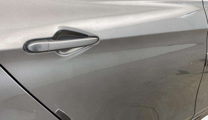 2022 Tata Tiago XT CNG, CNG, Manual, 39,380 km, Right rear door - Minor scratches