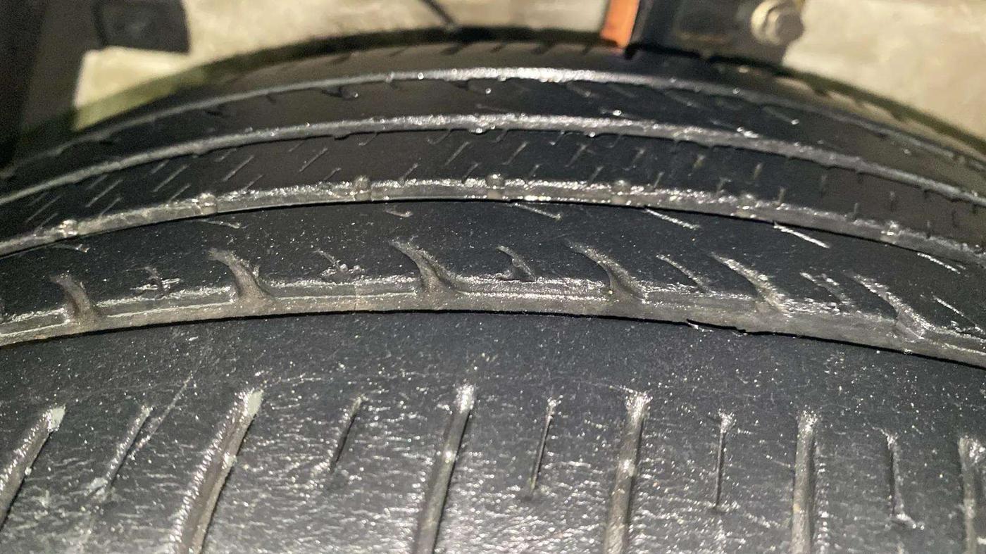 2017 Maruti Ciaz ALPHA  AT 1.4  PETROL, Petrol, Automatic, 23,722 km, Left Front Tyre Tread