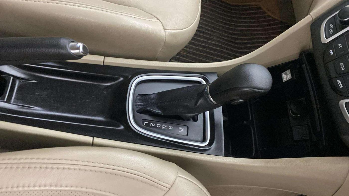2017 Maruti Ciaz ALPHA  AT 1.4  PETROL, Petrol, Automatic, 23,722 km, Gear Lever