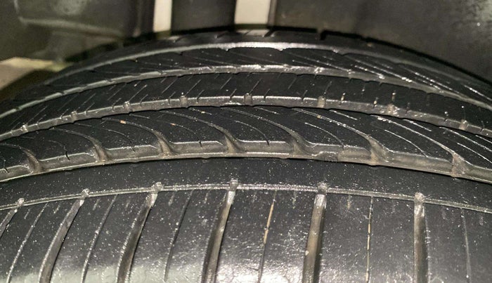 2017 Maruti Ciaz ALPHA  AT 1.4  PETROL, Petrol, Automatic, 23,677 km, Right Rear Tyre Tread
