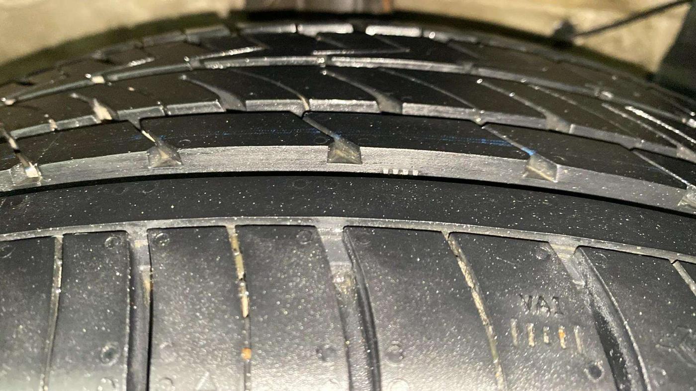 2017 Maruti Ciaz ALPHA  AT 1.4  PETROL, Petrol, Automatic, 23,722 km, Right Front Tyre Tread