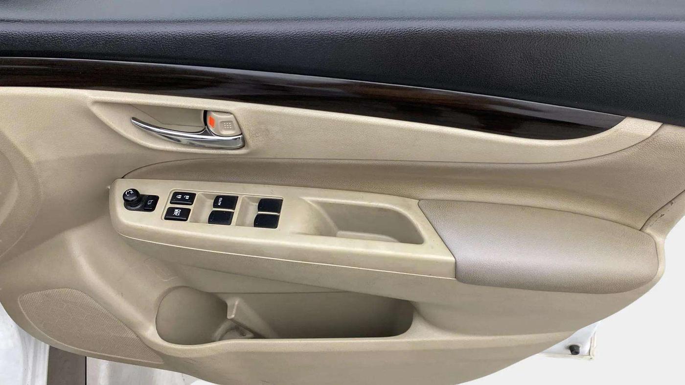 2017 Maruti Ciaz ALPHA  AT 1.4  PETROL, Petrol, Automatic, 23,722 km, Driver Side Door Panels Control