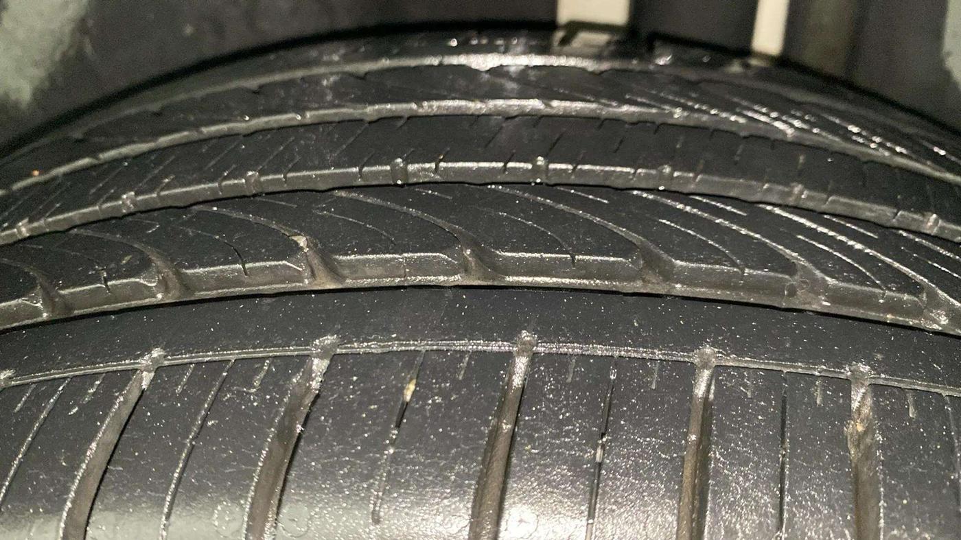 2017 Maruti Ciaz ALPHA  AT 1.4  PETROL, Petrol, Automatic, 23,722 km, Left Rear Tyre Tread