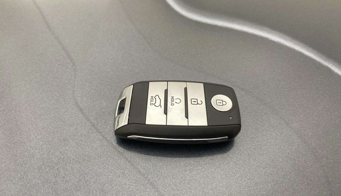 2021 KIA SONET GTX PLUS 1.0 IMT, Petrol, Manual, 28,219 km, Key Close Up