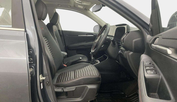 2021 KIA SONET GTX PLUS 1.0 IMT, Petrol, Manual, 28,219 km, Right Side Front Door Cabin