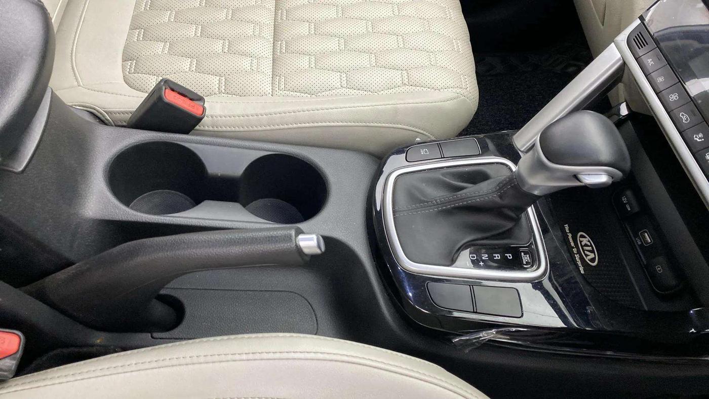 2021 KIA SELTOS HTX IVT 1.5 PETROL, Petrol, Automatic, 99,641 km, Gear Lever