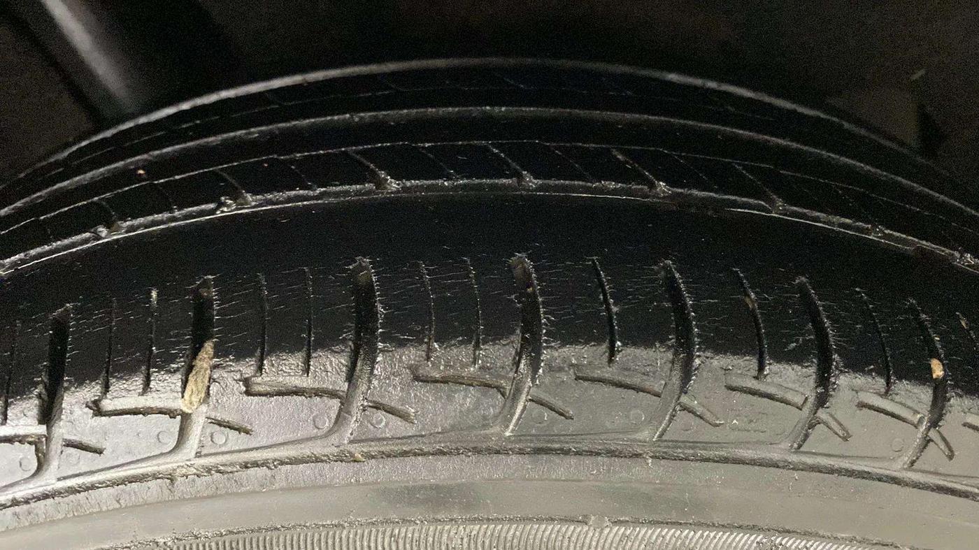 2018 Maruti Baleno DELTA PETROL 1.2, CNG, Manual, 87,034 km, Right Rear Tyre Tread
