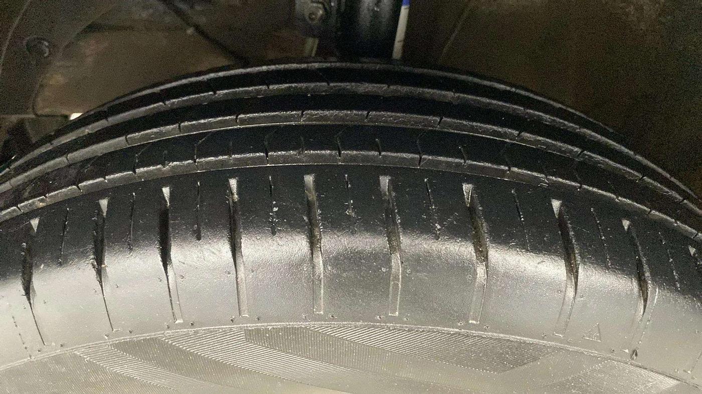 2018 Maruti Baleno DELTA PETROL 1.2, CNG, Manual, 87,034 km, Left Front Tyre Tread