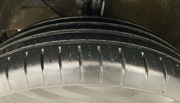 2018 Maruti Baleno DELTA PETROL 1.2, CNG, Manual, 86,919 km, Left Front Tyre Tread
