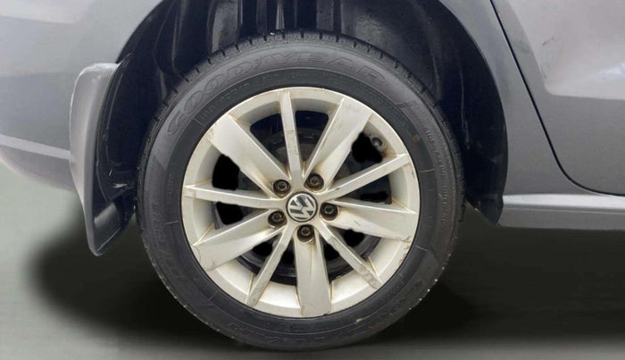 2016 Volkswagen Ameo HIGHLINE1.2L, Petrol, Manual, 1,00,614 km, Right Rear Wheel