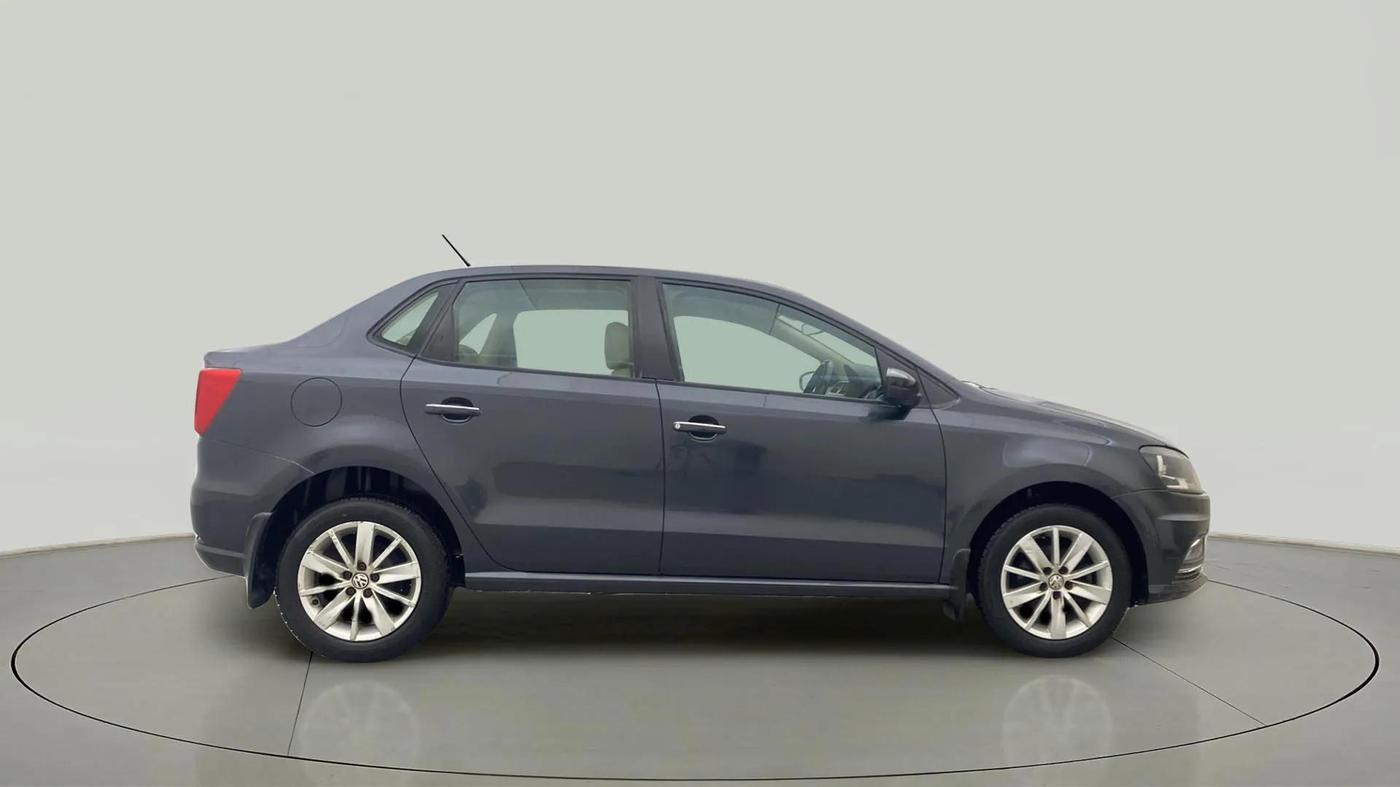 2016 Volkswagen Ameo HIGHLINE1.2L, Petrol, Manual, 1,00,724 km, Right Side View
