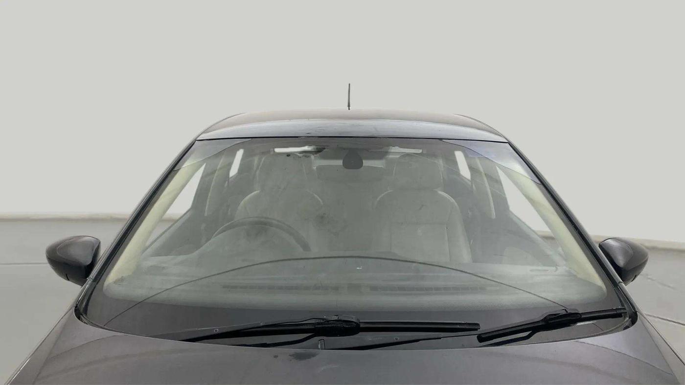 2016 Volkswagen Ameo HIGHLINE1.2L, Petrol, Manual, 1,00,724 km, Front Windshield