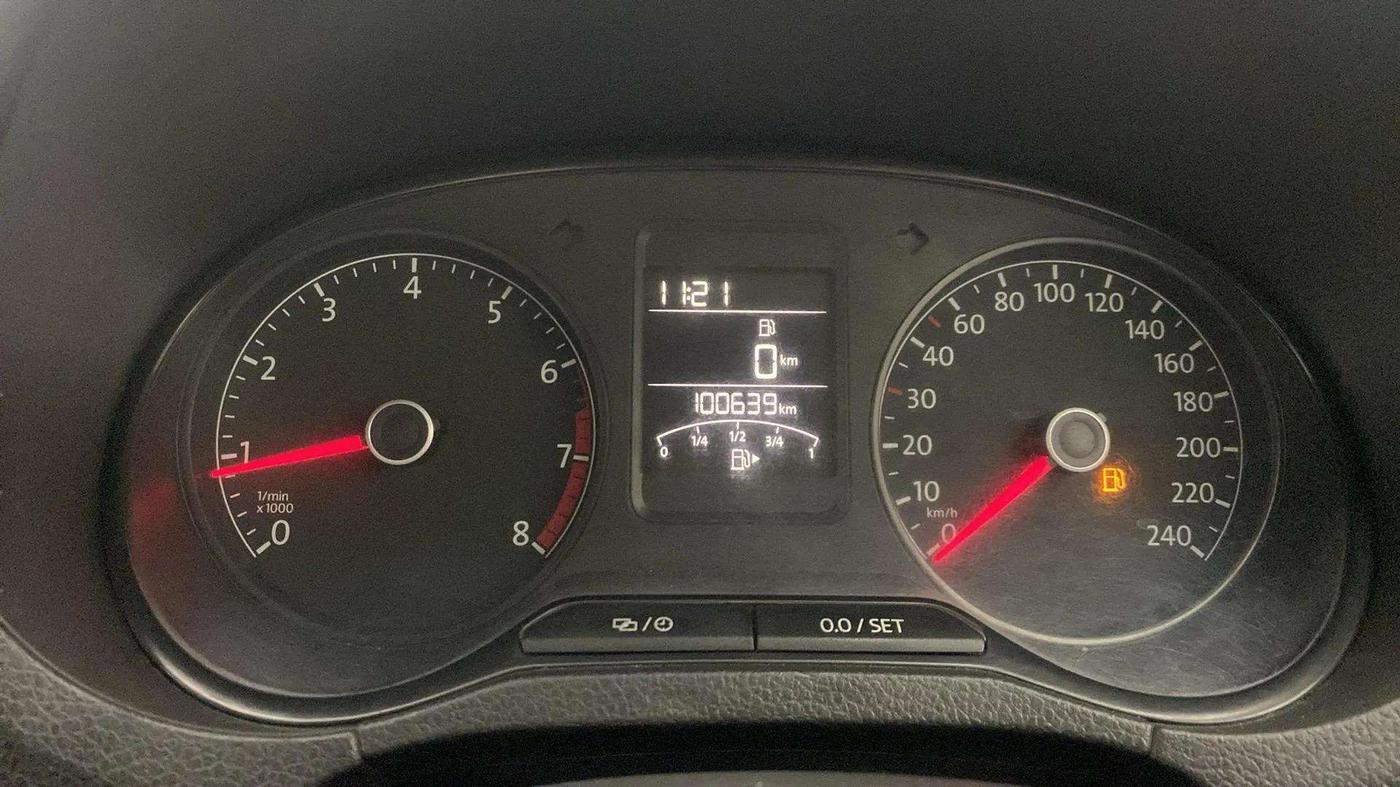 2016 Volkswagen Ameo HIGHLINE1.2L, Petrol, Manual, 1,00,724 km, Odometer Image